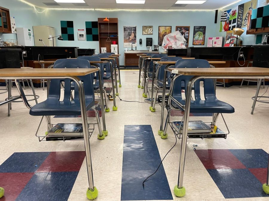 Teacher+Ryan+Pinney+equipped+his+classroom+so+that+all+of+the+desks+have+chargers+available+to+the+students+in+order+to+charge+their+iPads.