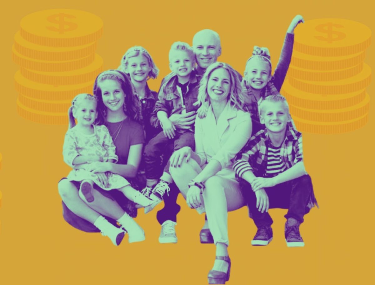 Ruby Franke and her children posing for a picture. This family is known for their infamous YouTube channel 8 Passengers in which she was exposed for the exploitation of her children.